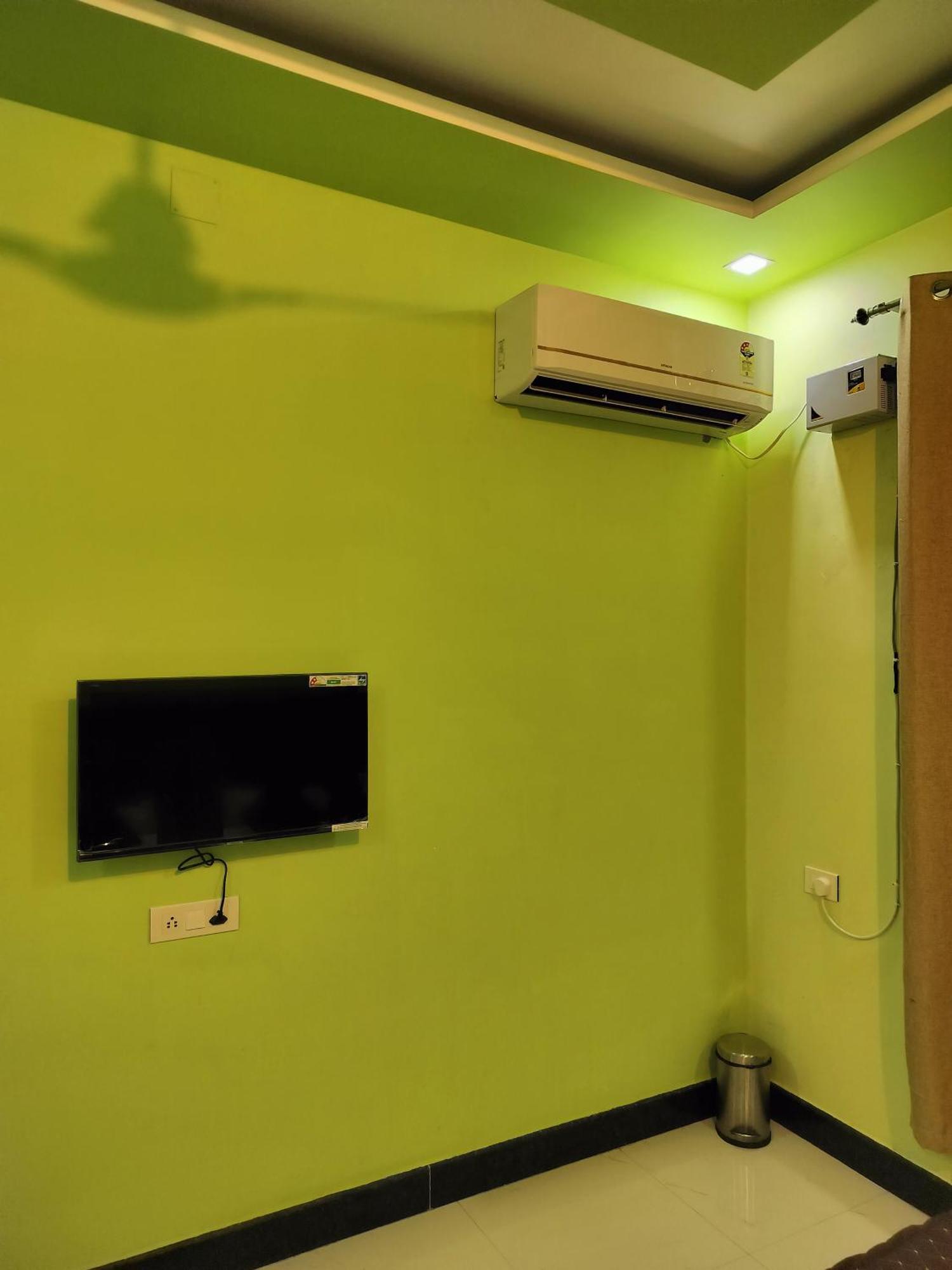 Shree Nanda Guest House Варанаси Стая снимка